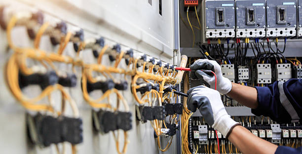 Professional Electrician technician working in Daphne, AL